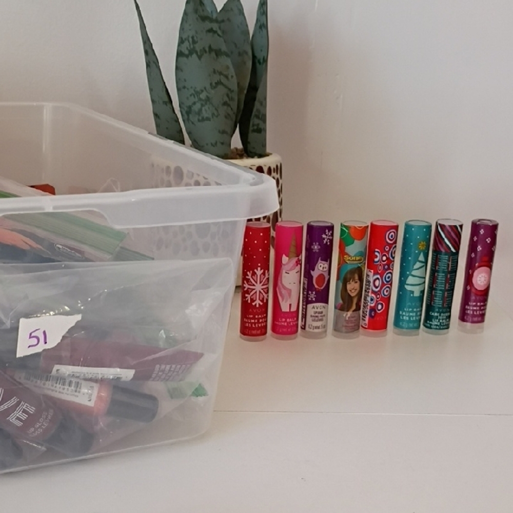 Avon Colorful Lip Balm Collection 8 pc lot of chapstick - Picture 5 of 5